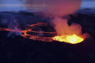 Cratère et lave - 0mn 40s